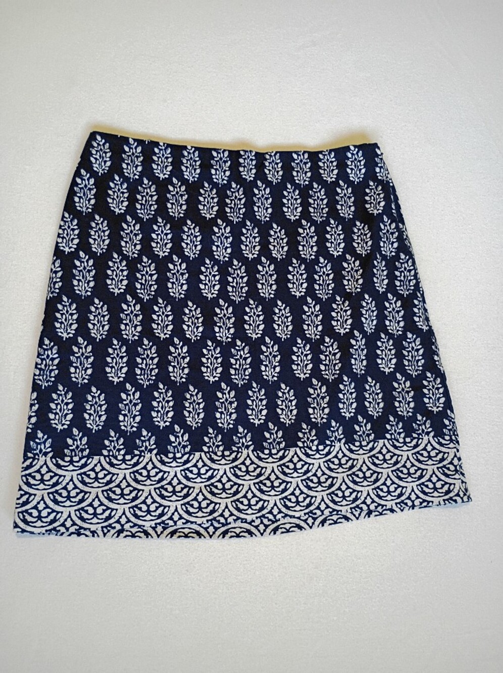 Talbots Blue White Leaf Print A-Line Skirt Size 8P Petite Geometric Border Hem
